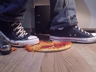 Converse Food Crush While Work (pizza)